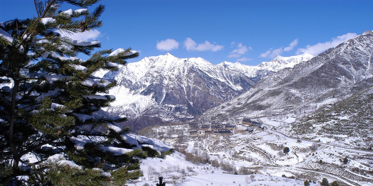 Bucear bajo el hielo y otras maneras de disfrutar de la nieve en Catalunya