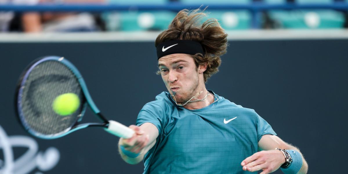 Rublev gana a Shapovalov y espera en la final a Nadal o Murray
