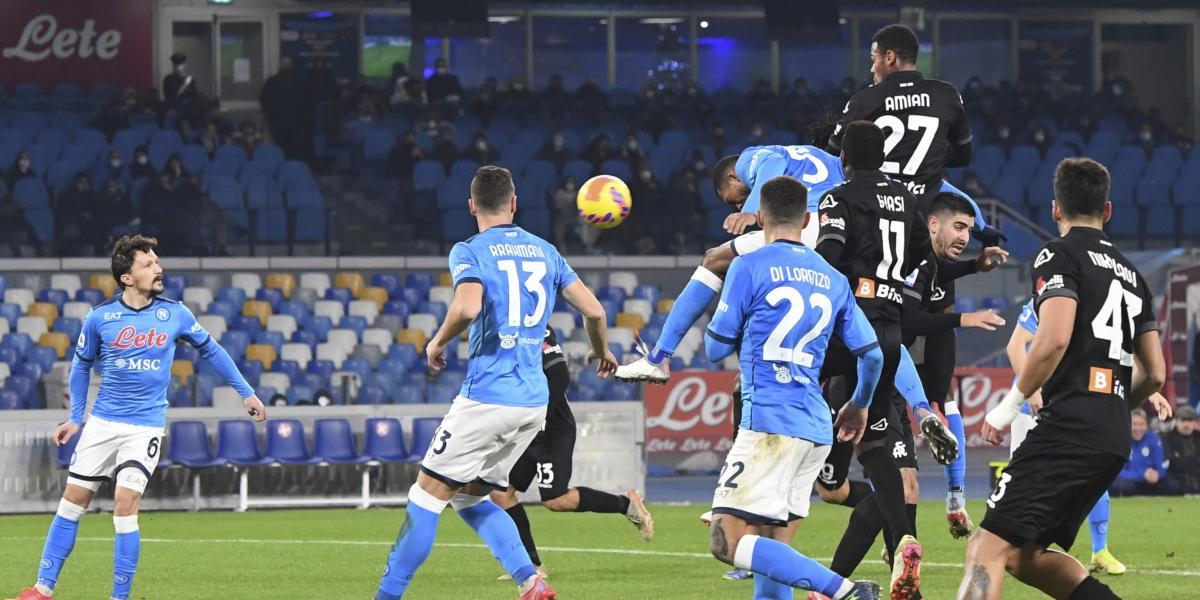 El Nápoles sucumbe de nuevo en su estadio y ve alejarse al Inter