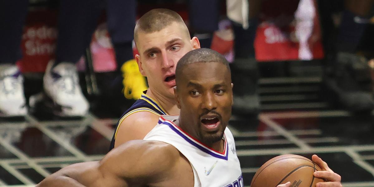 Jokic lo hace todo para doblegar a los Clippers de un Ibaka al alza