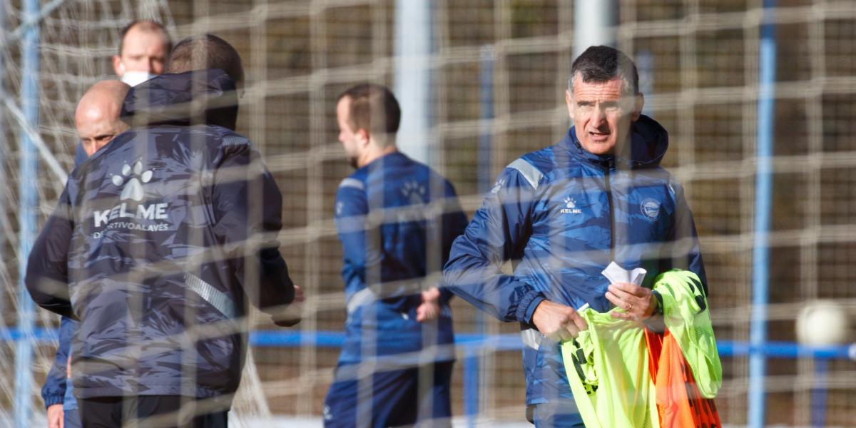 El Alavés cerrará su centenario con la visita del Barcelona