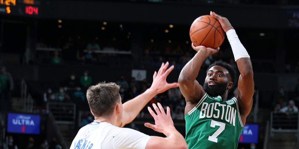 Jaylen Brown entra por la puerta grande en la historia de los Celtics: ¡50 puntos y victoria!