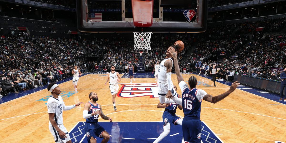 Morant estrena su condición de Mejor de la Semana con este mate de concurso