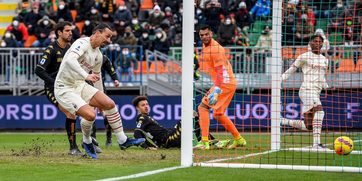 0-3: El Milan golea al Venezia y toma el liderato provisional