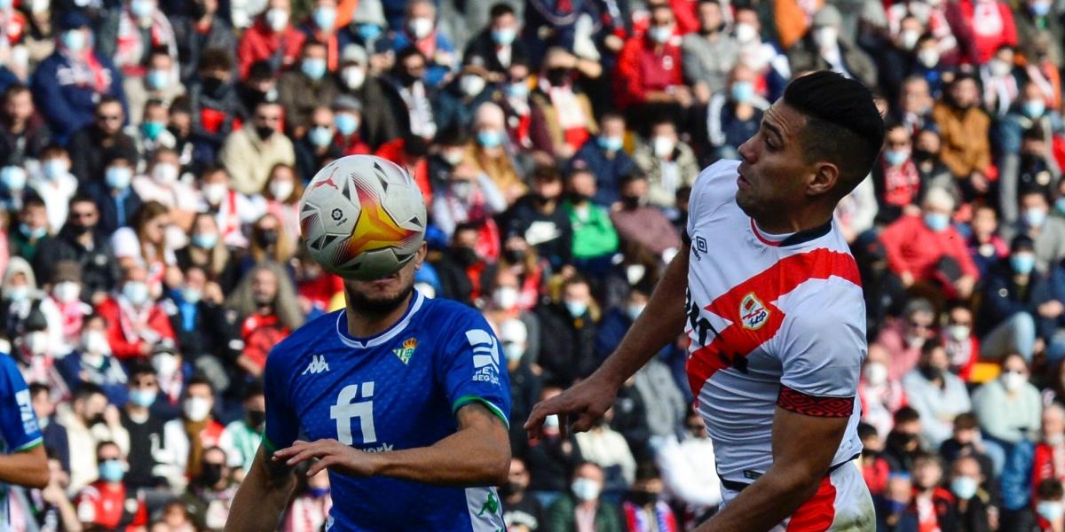 El Betis resiste y se lleva un puntazo del fortín de Vallecas