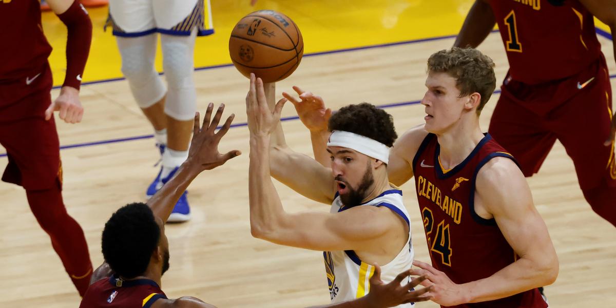 Klay Thompson vuelve a lo grande 941 días después