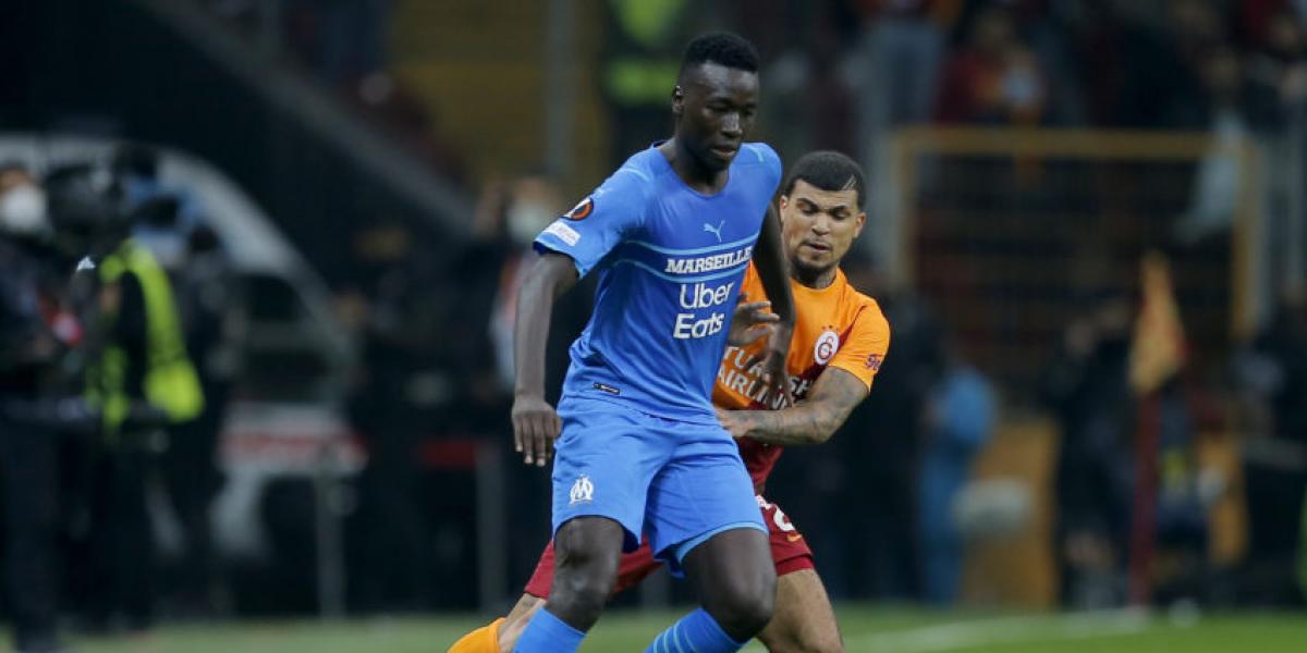 Pape Gueye, opción que negocia el Sevilla para el centro del campo