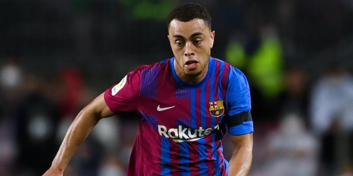 Vinculan a Dest con el Dortmund, pero él no quiere salir