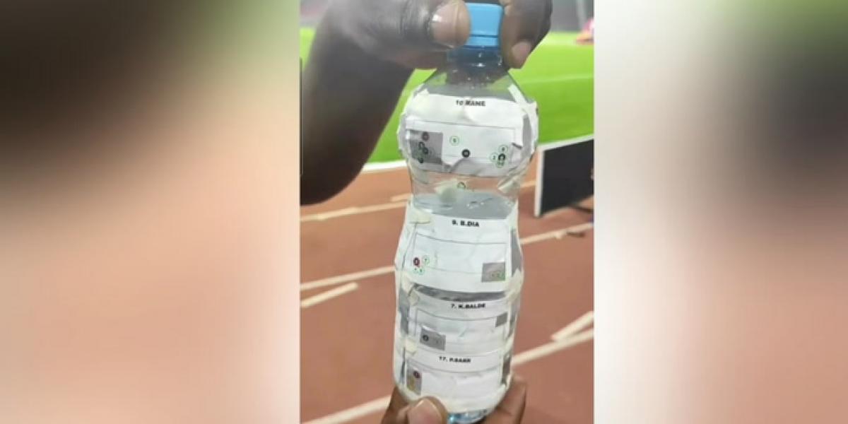 Las chuletas del portero de Egipto para parar los penaltis a Senegal