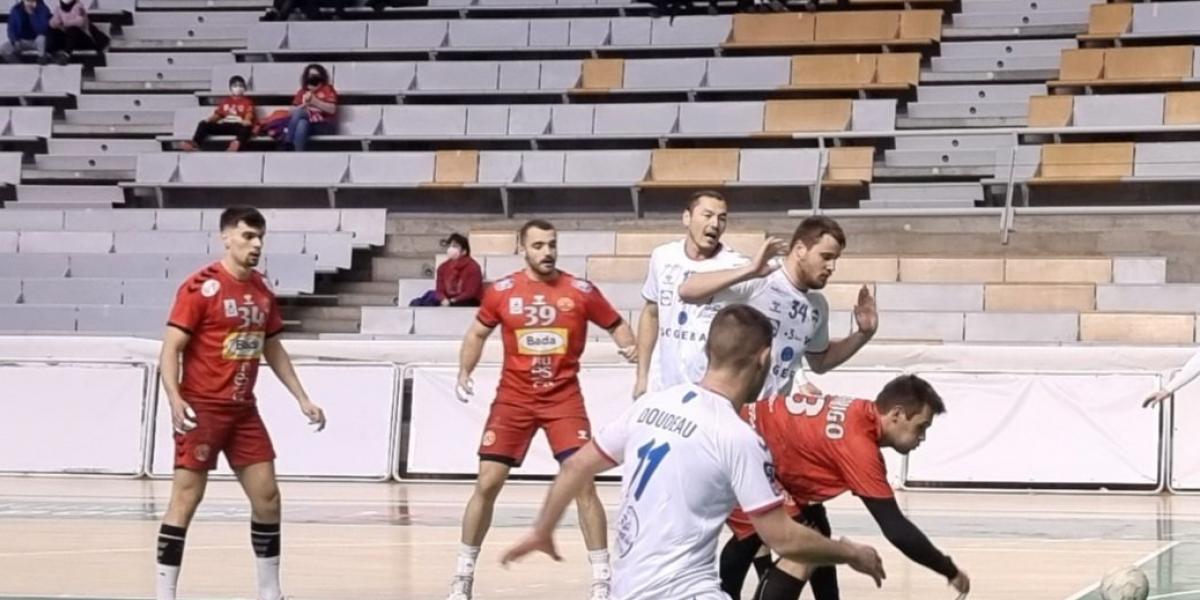 El Bada Huesca pide aplazamiento en la Copa por cinco positivos