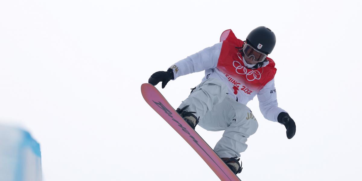 Ayumu Hirano domina la calificatoria de halfpipe y White avanza a la final