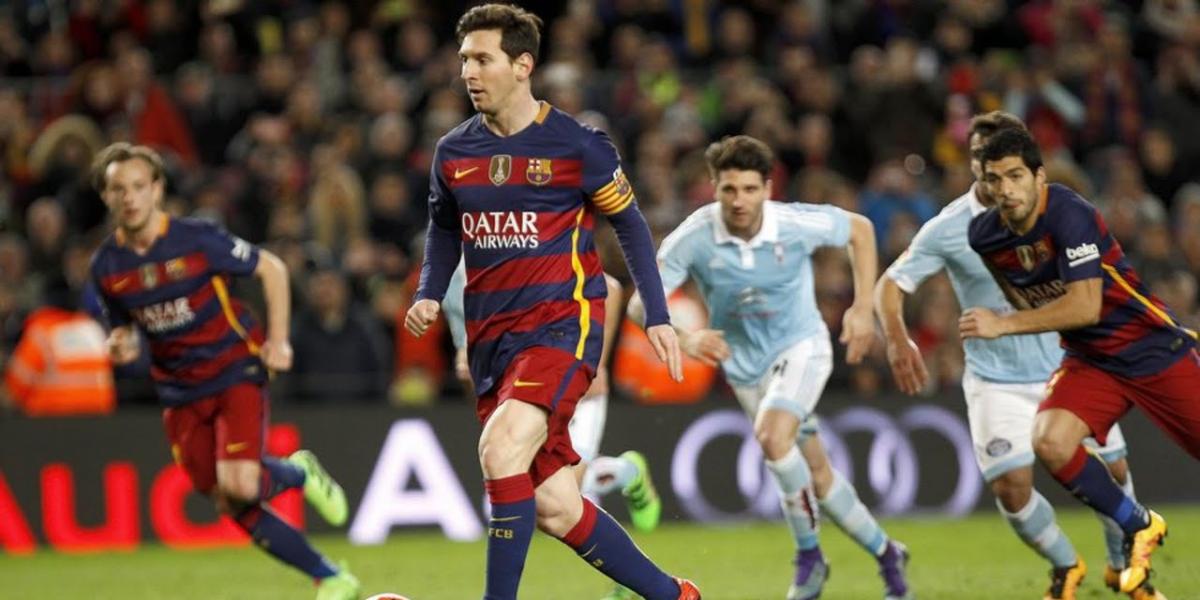 Se cumplen diez años del penalti de Messi y Suárez en homenaje a Cruyff