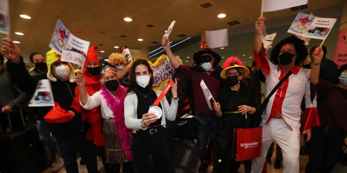 Así ha sido el carnavalesco recibimiento a Queralt Castellet