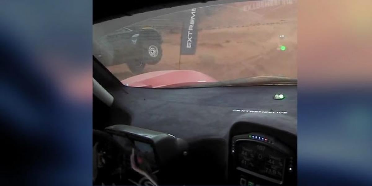 ¡Al-Attiyah se choca con Sainz en su primer duelo en la Extreme E y es sancionado!
