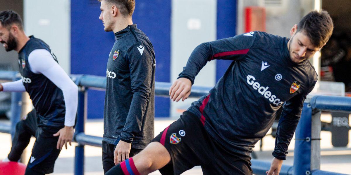 Vezo y Radoja ya se entrenan con el grupo, que prepara visita a Bilbao