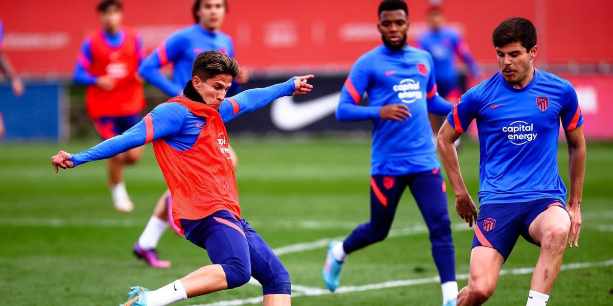 Dos canteranos refuerzan de urgencia al Atlético ante el Betis