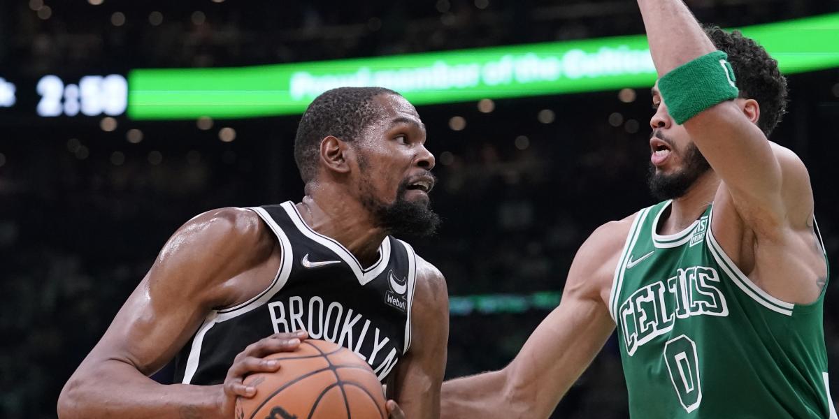 Kevin Durant entra en el selecto club de los 25.000 puntos