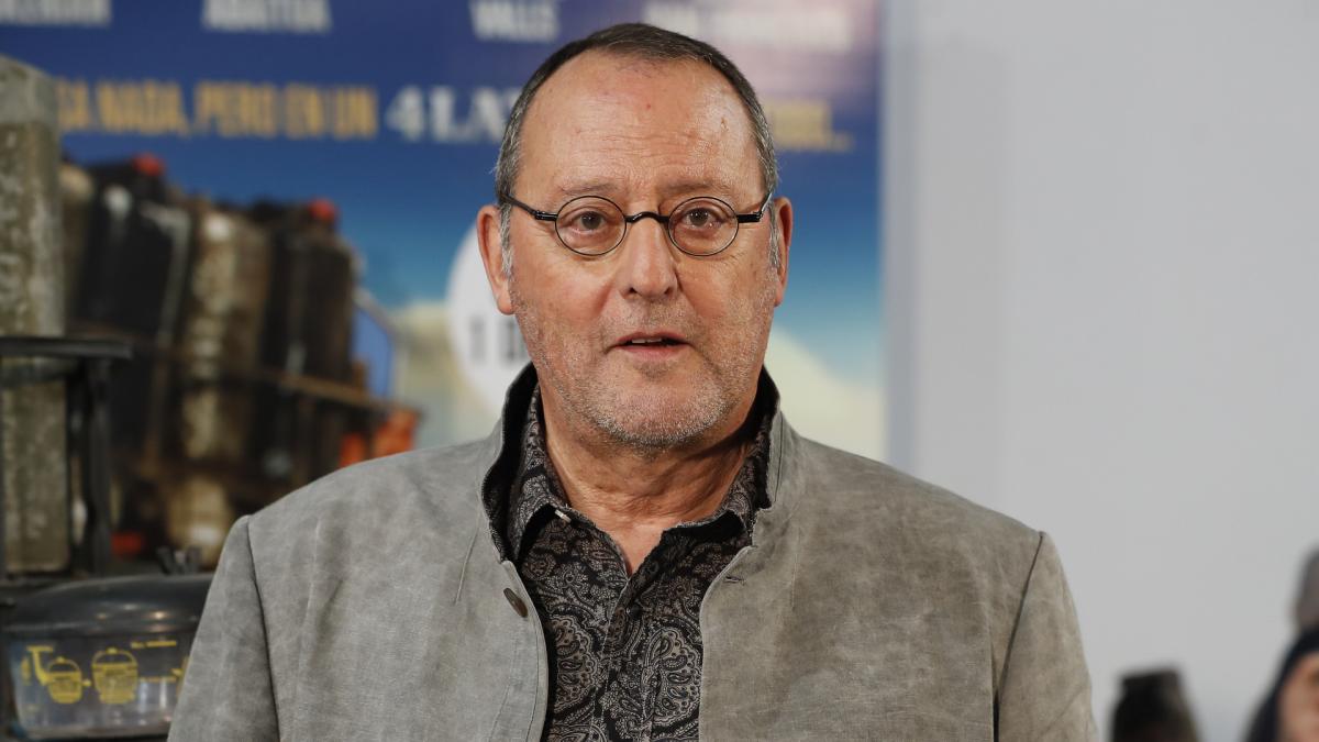 Jean Reno (77), actor y escritor de Emma bajo el cielo de Omán: “Si puedes tener confianza en lo que viene de dentro de ti, lo puedes ensayar y lo puedes aplicar a tu vida profesional”