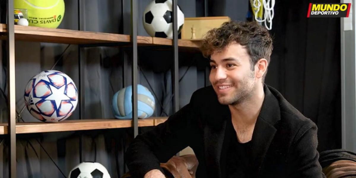 Agoney manda un mensaje a Fernando Alonso y una propuesta a Mireia Belmonte