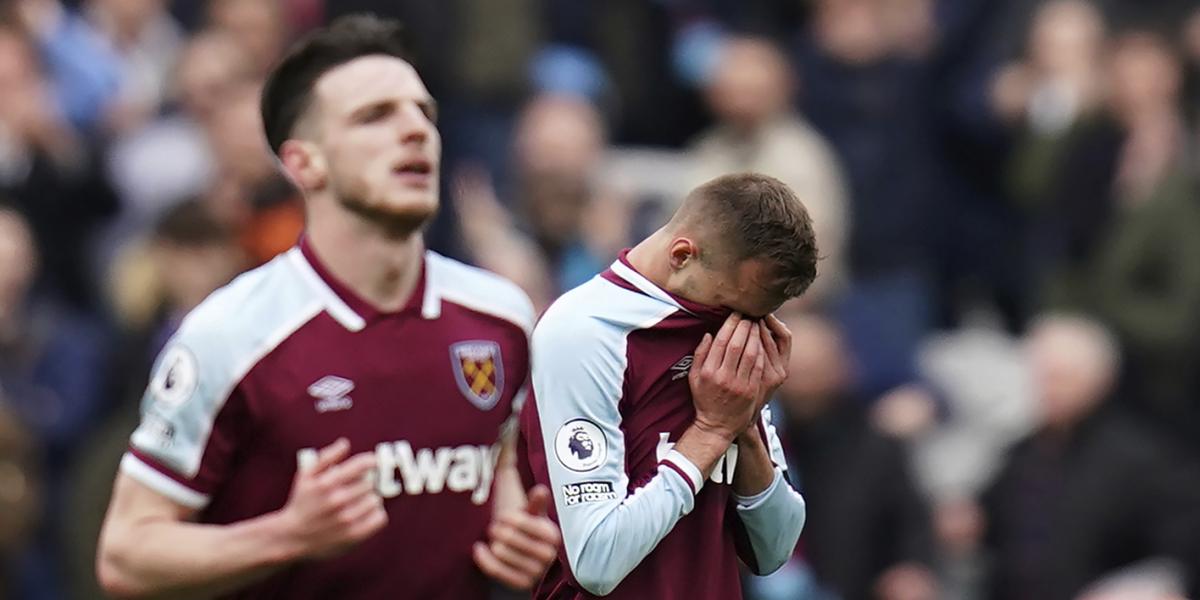 Yarmolenko llora por Ucrania tras abrir el triunfo del West Ham ante el Aston Villa