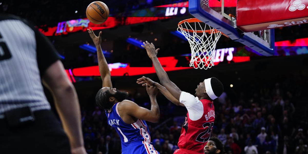 Harden se atraganta contra los Raptors