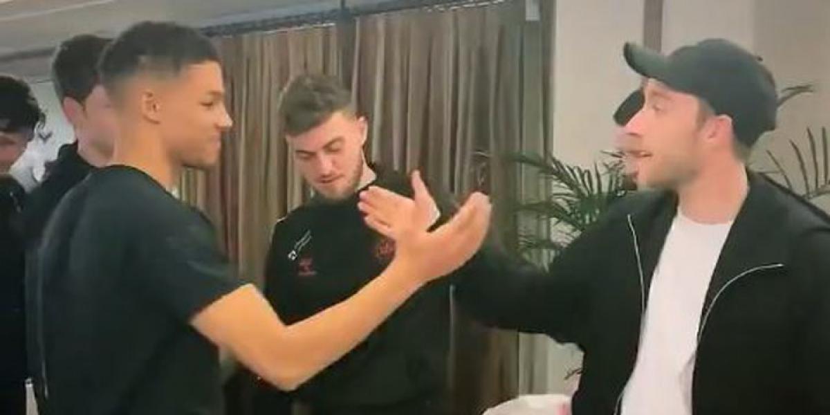 Así ha sido la emotiva llegada de Eriksen a la concentración de Dinamarca