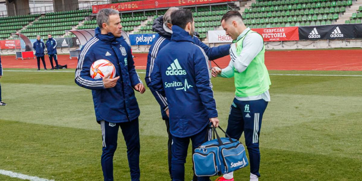 Raúl de Tomás abandona la concentración por precaución