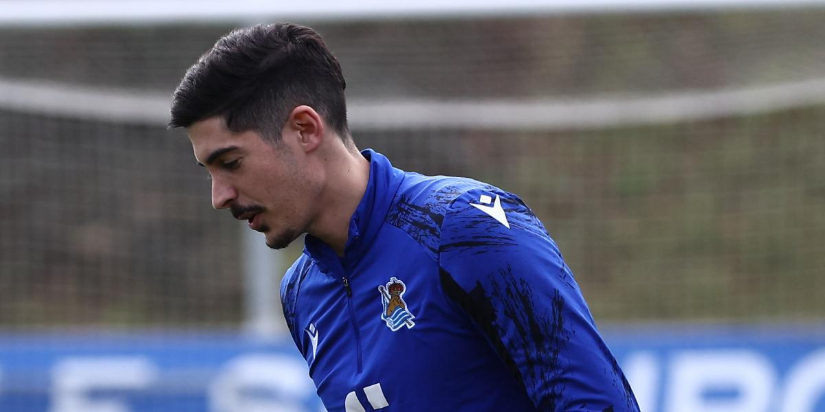 Carlos Fernández calienta