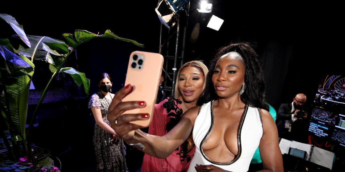 Analizamos los looks de Venus y Serena Williams para los Premios Oscar