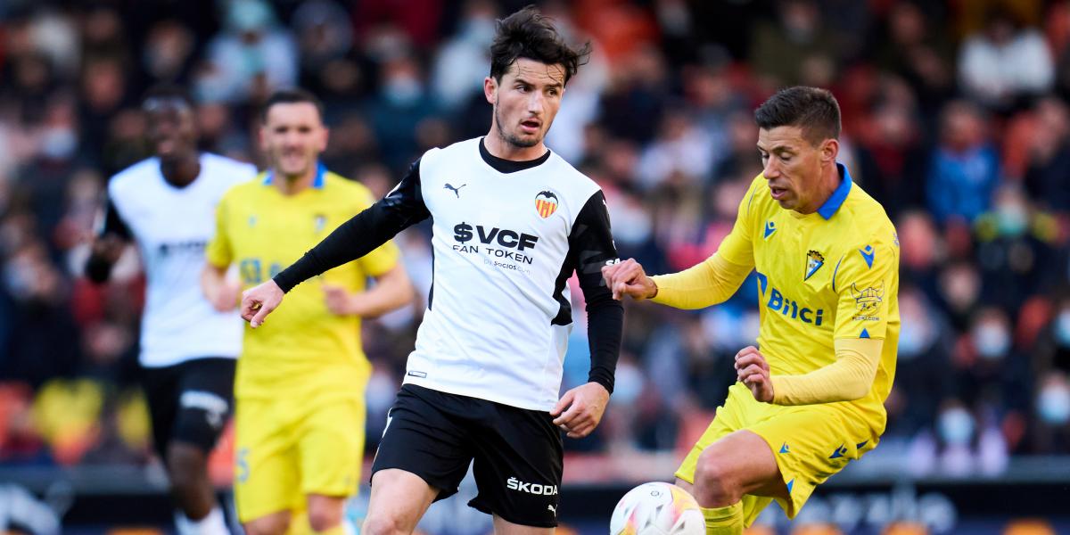 Valencia y Cádiz se anulan en un duelo insulso