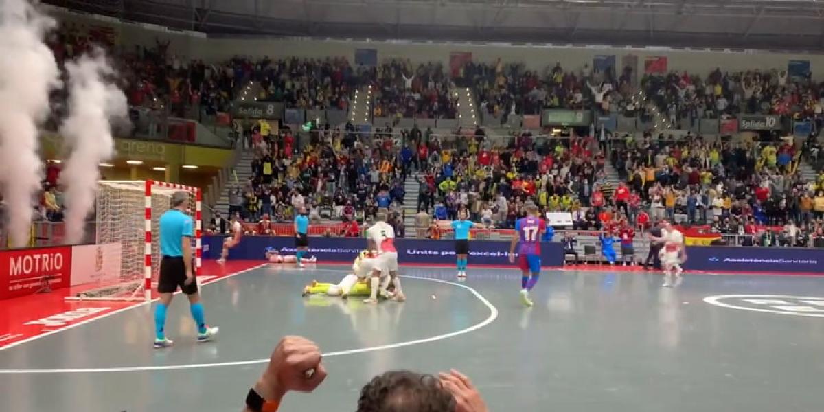 El penalti de la polémica. Así fue el lanzamiento que tuvo que repetir ElPozo y dio el título al Barça