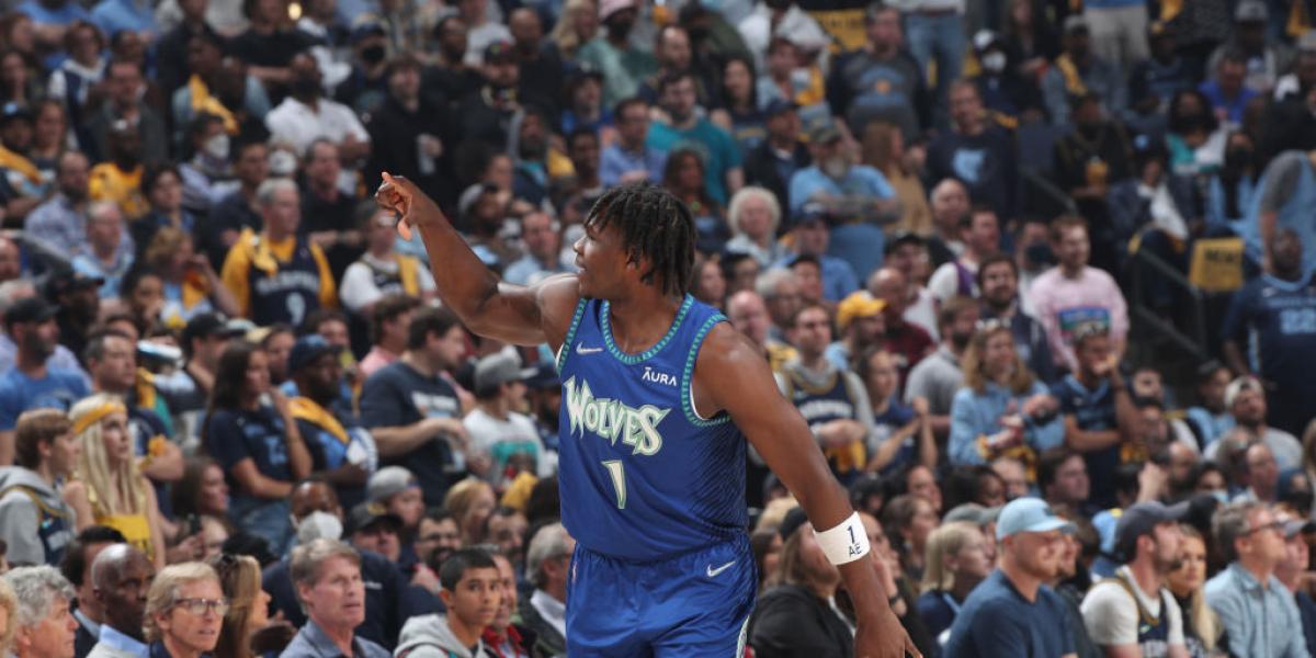 Edwards lidera el asalto de los Wolves para robar el factor cancha en Memphis