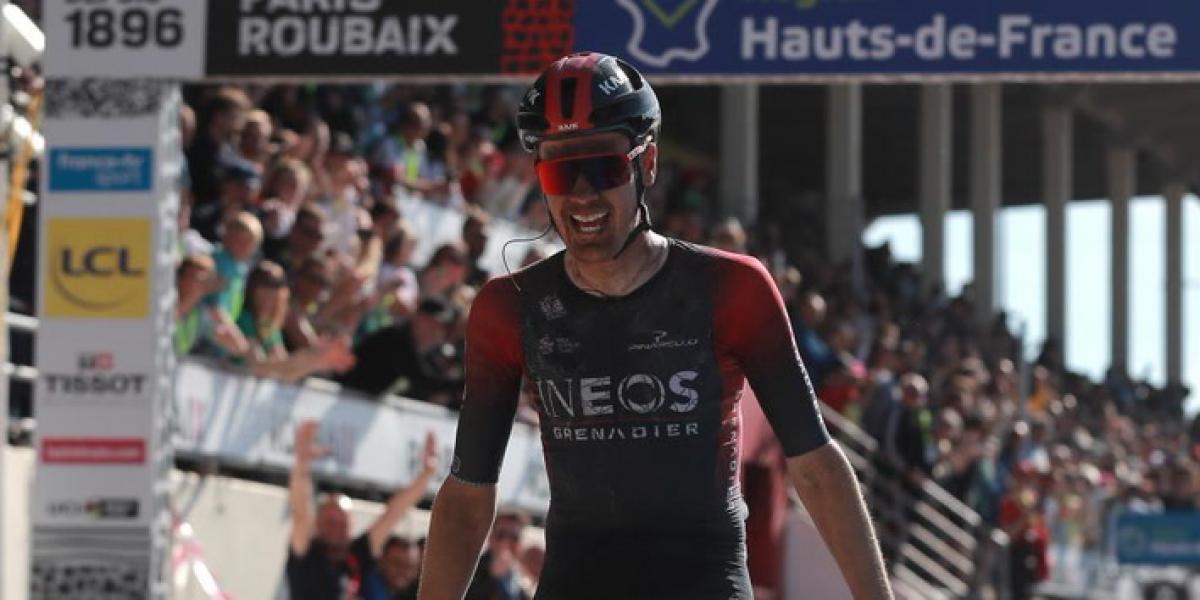 Van Baarle se marcha en solitario y gana la París-Roubaix