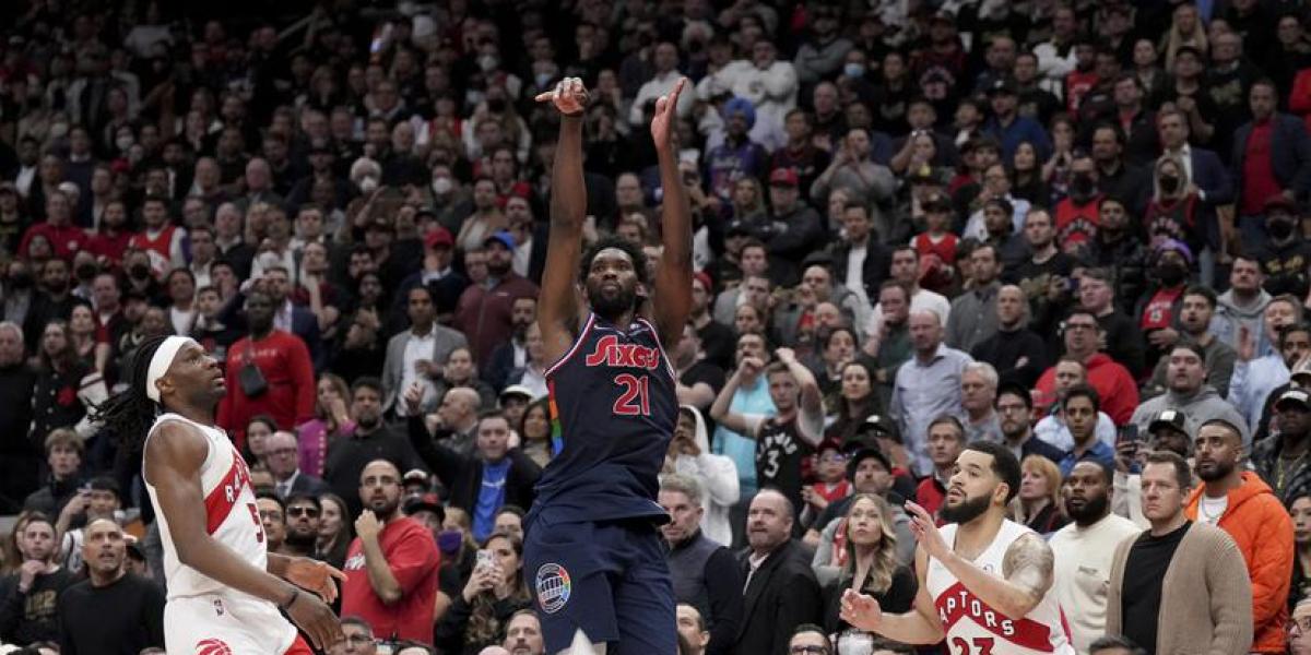 ¡Embiid extraterrestre! Así fue su triple para ganar en la prórroga