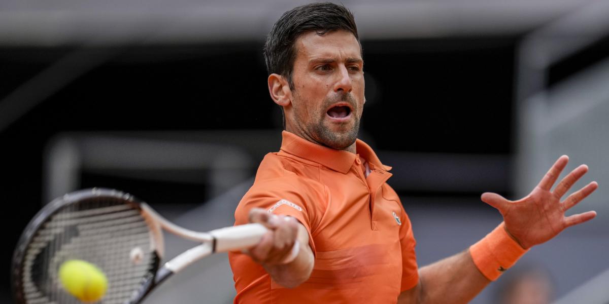 Djokovic avanza a octavos de Madrid tras someter por 18ª vez a Monfils