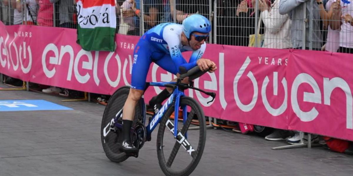 Así ha sido la llegada de Simon Yates en la contrarreloj de la segunda etapa del Giro
