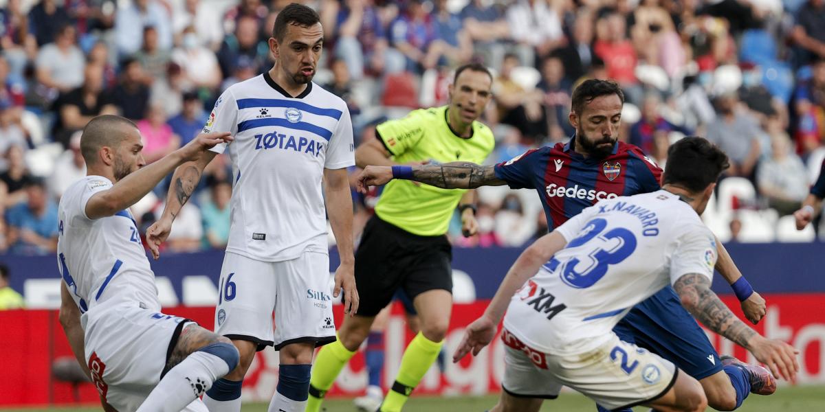 El Alavés cae ante el Levante y baja a Segunda