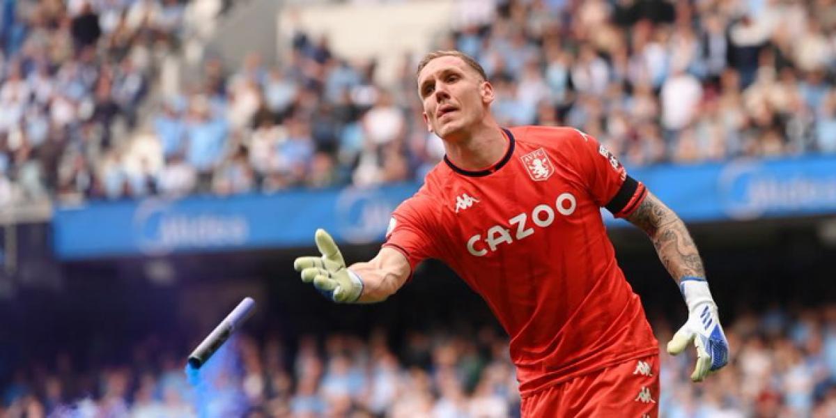 El portero del Aston Villa, agredido en la invasión de campo