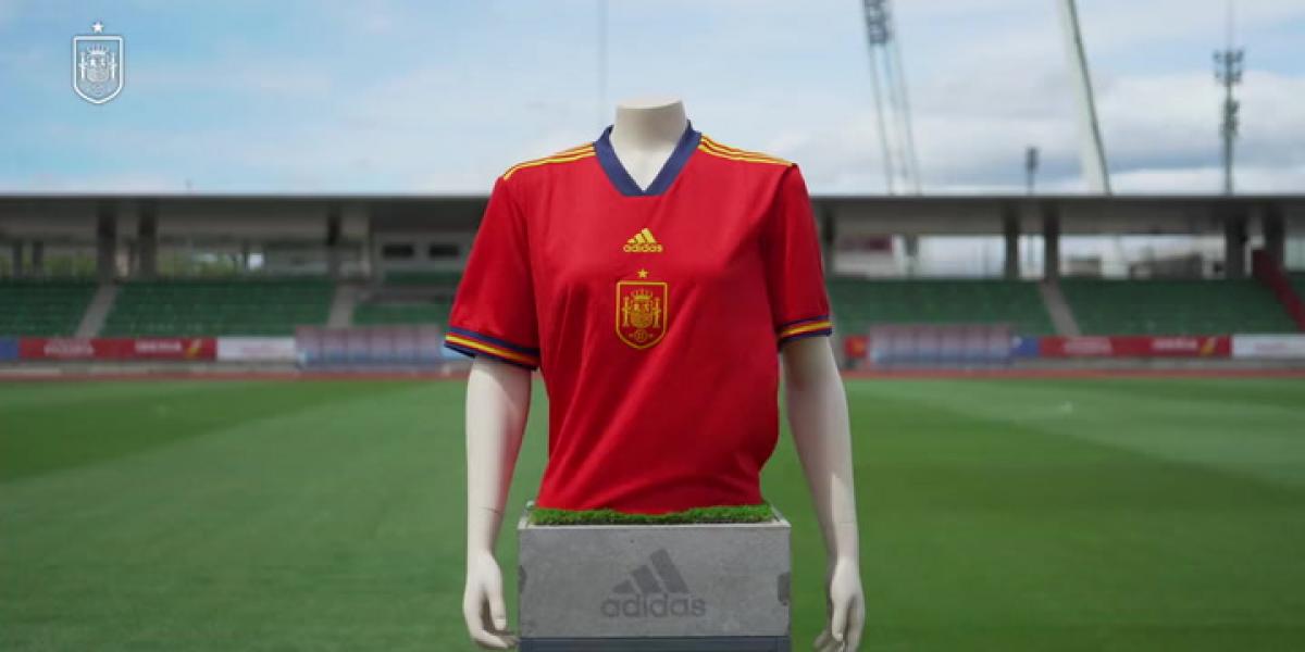 En Málaga, con la camiseta de la femenina