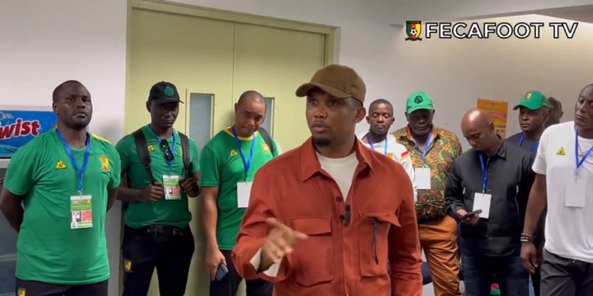 ¡Etoo baja al vestuario y suelta un rapapolvo a los jugadores de Camerún tras ganar!