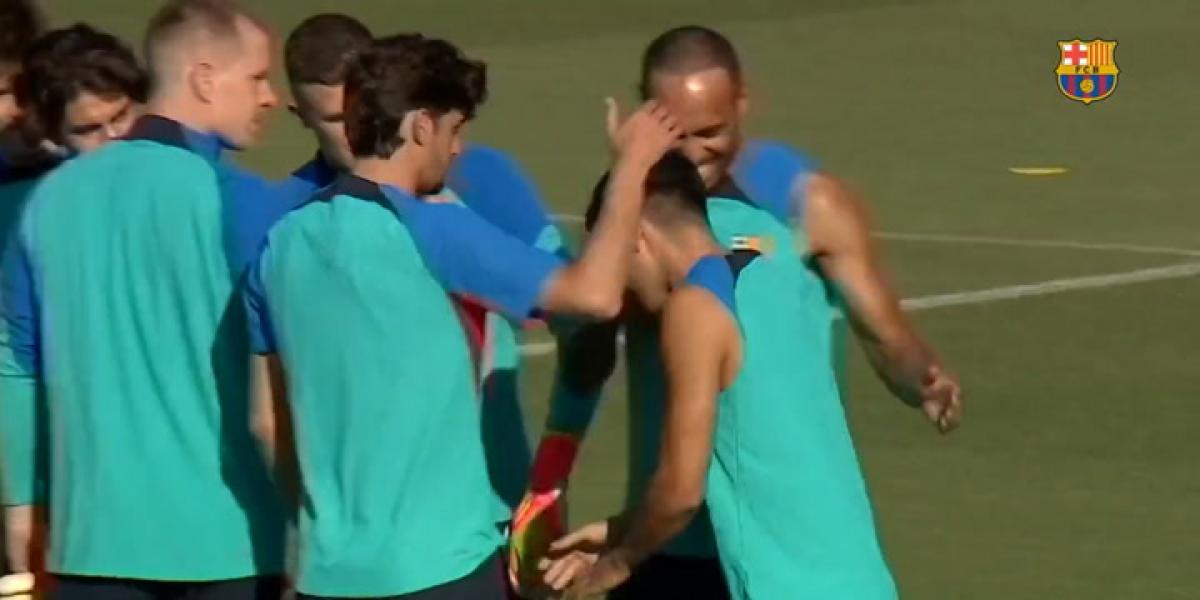 Entrenamiento único con collejas para Pedri