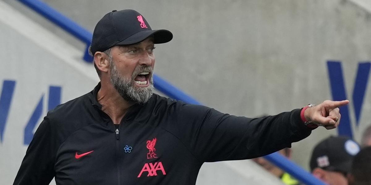 Klopp le da un toque a Darwin Núñez por el cabezazo