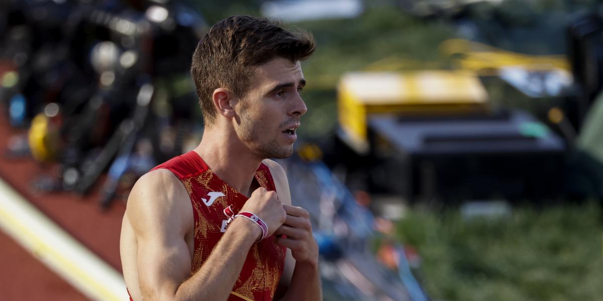 Adrián Ben arranca la temporada al aire libre con una tercera plaza en 800 en Sollentuna