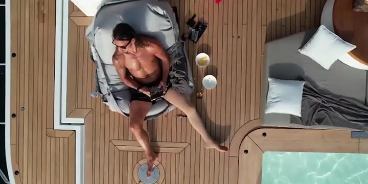 Así se recupera Ibrahimovic de su lesión: en su yate y jugando con un dron