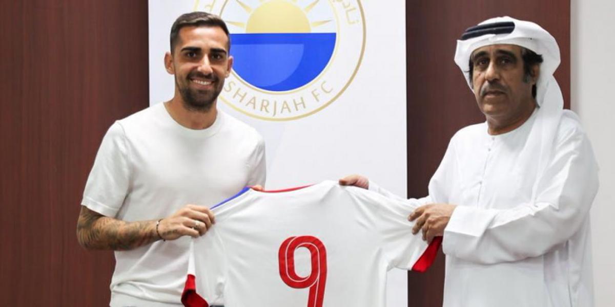 Así ha conocido Paco Alcácer a sus nuevos compañeros en el Al Sharjah