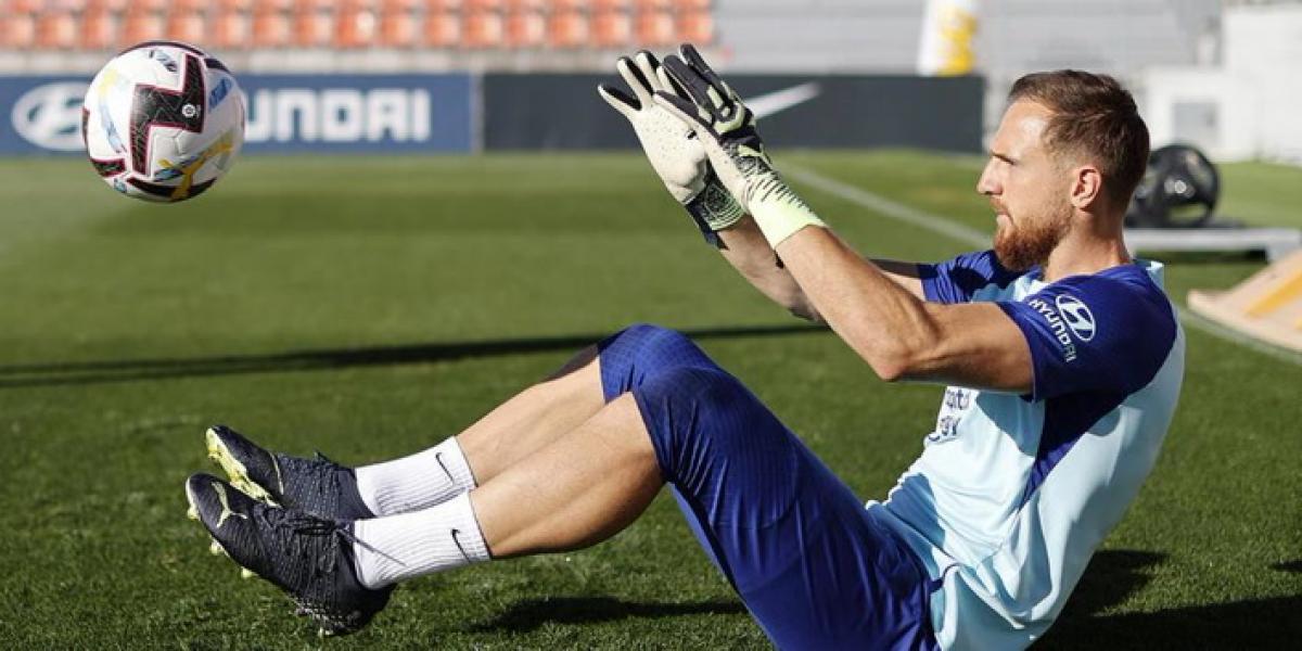 Oblak vuelve a entrenar con el grupo y puede llegar al derbi ante el Real Madrid