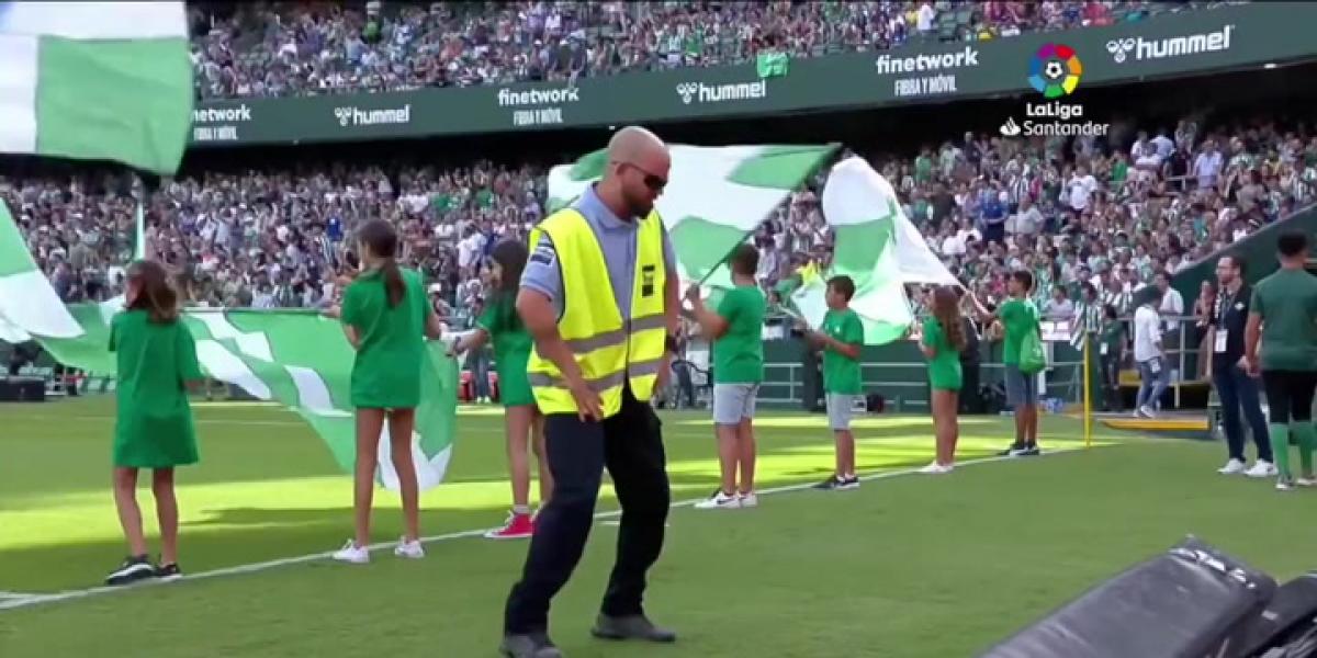 El agente bailarín era un figurante