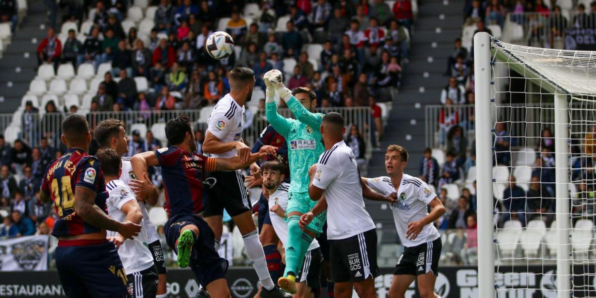 Caro, a 35 minutos del récord de imbatibilidad de Claudio Bravo