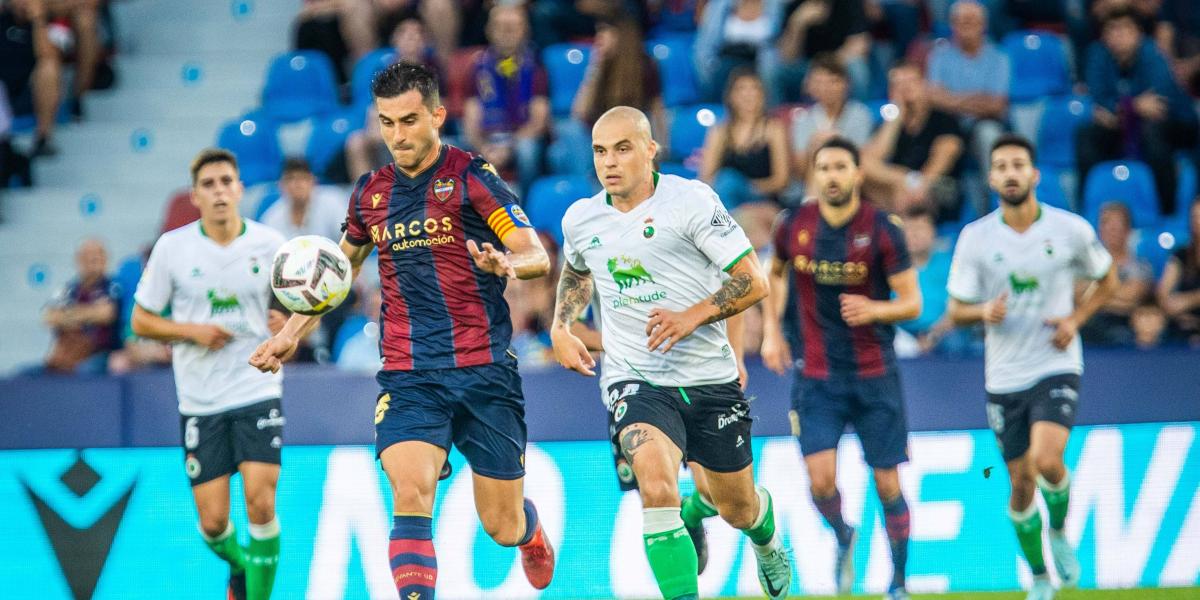 El Racing hunde al Levante y deja a Nafti al borde del abismo