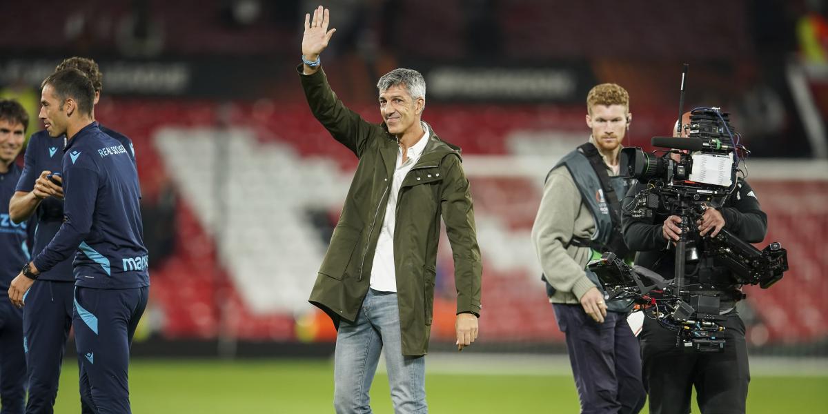 Imanol, apercibido de sanción por salir tarde la Real en Manchester